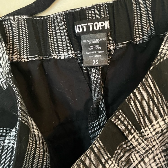 Hot Topic women’s xsmall black & white plaid pants - Picture 3 of 4